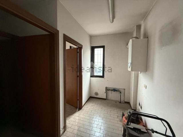 Capannone in affitto di 315 m² in Via Giorgio de Chirico, 70