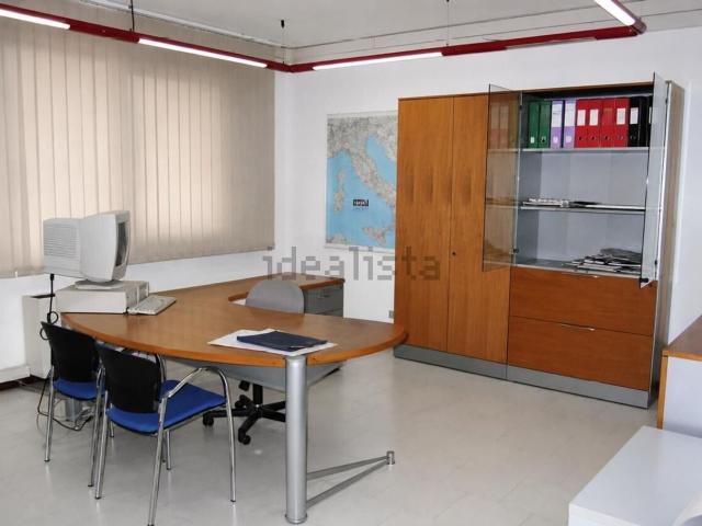 Capannone in affitto di 3200 m²