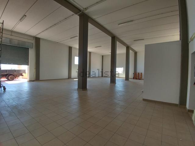 Capannone in affitto di 320 m²