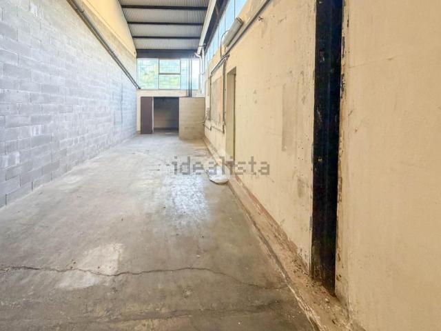 Capannone in affitto di 320 m² in Via Ceppo, 10
