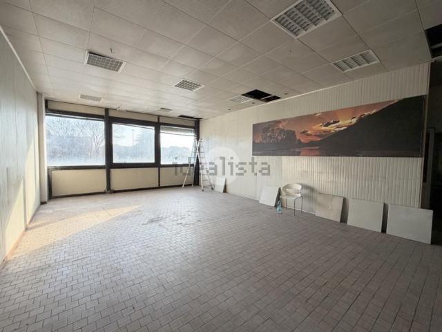 Capannone in affitto di 320 m² in Via Vergnano, 79