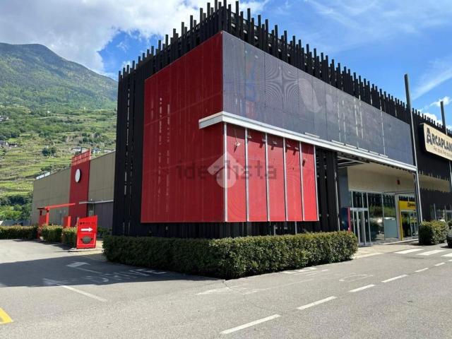 Capannone in affitto di 321 m² in Viale Bruno Tirelli, 635