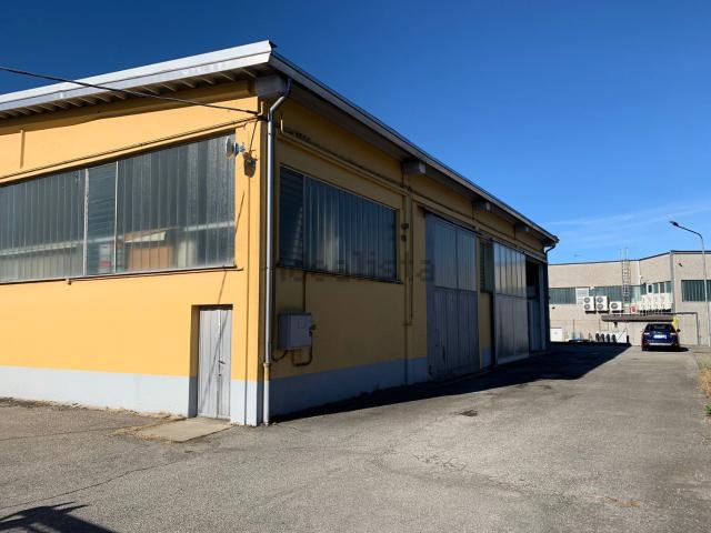 Capannone in affitto di 323 m² in Via Giuseppe Verdi, 8
