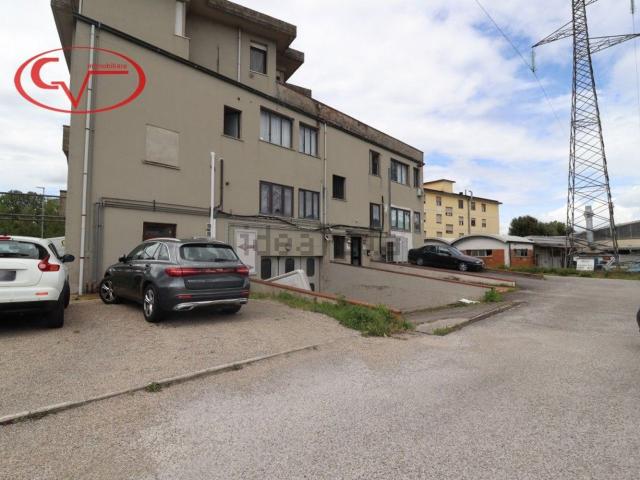 Capannone in affitto di 323 m² in Viale Europa