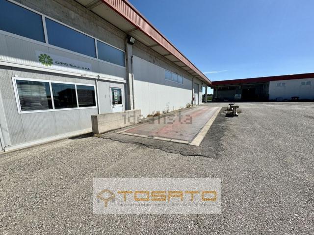 Capannone in affitto di 3280 m²