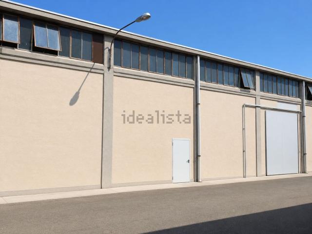 Capannone in affitto di 3300 m² in Via Emilia Pavese