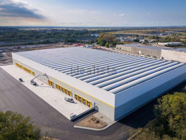 Capannone in affitto di 34000 m² in Strada delle Mandrie