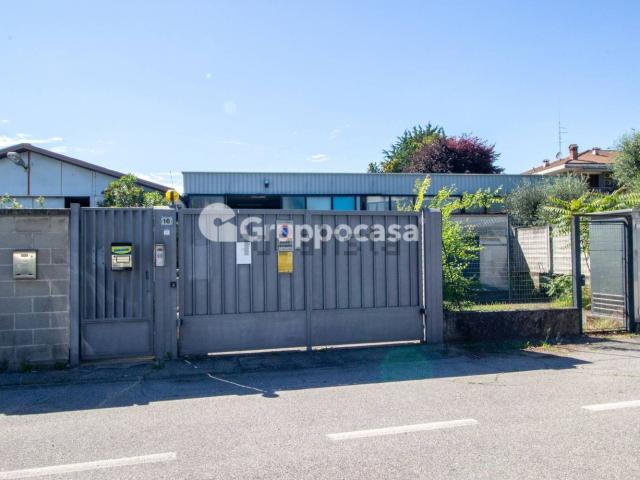Capannone in affitto di 340 m² in Via Emilio Alessandrini, 16