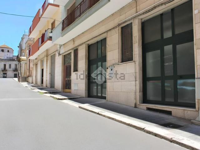 Capannone in affitto di 344 m² in Via Venerabile Cesare Sportelli, 15