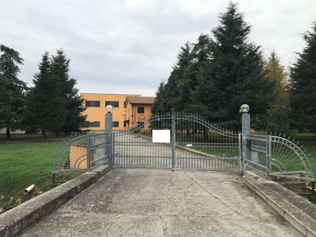 Capannone in affitto di 3500 m² in Via Fortezza, 13