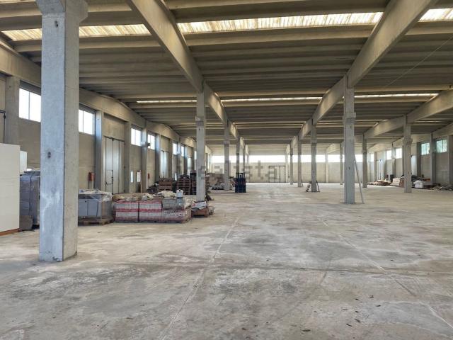 Capannone in affitto di 3500 m² in Via Giovanni Boselli
