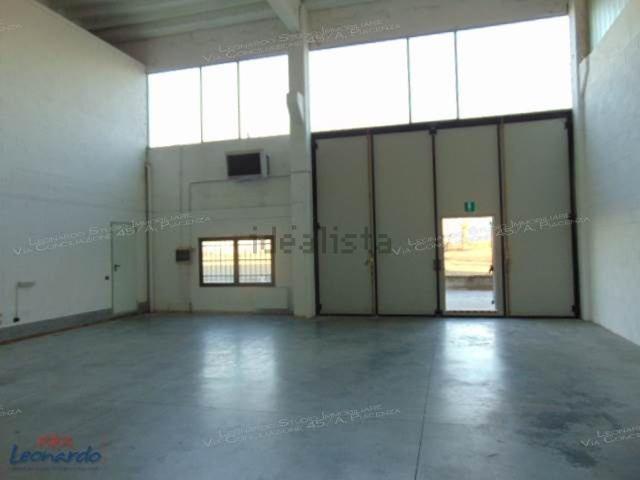 Capannone in affitto di 350 m² in Via Galileo Galilei, 1