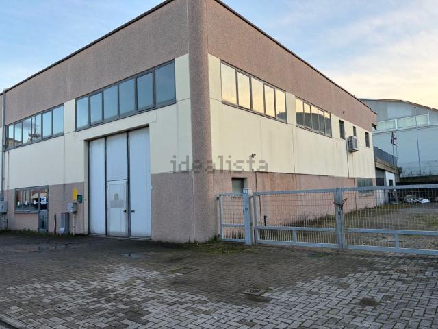 Capannone in affitto di 350 m² in Via Giancarlo Siani