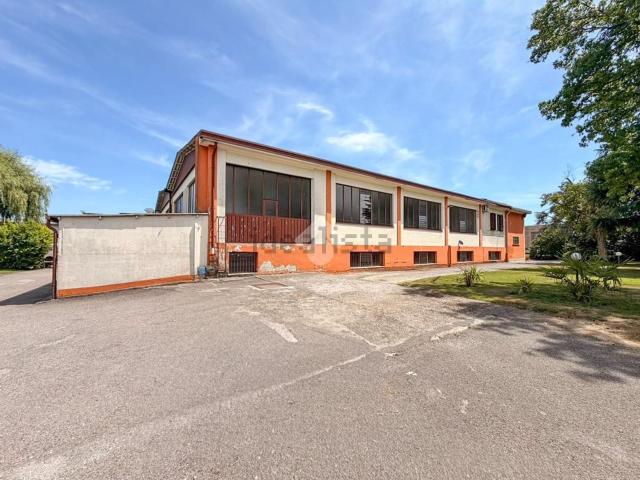 Capannone in affitto di 350 m² in Via Kennedy, 29