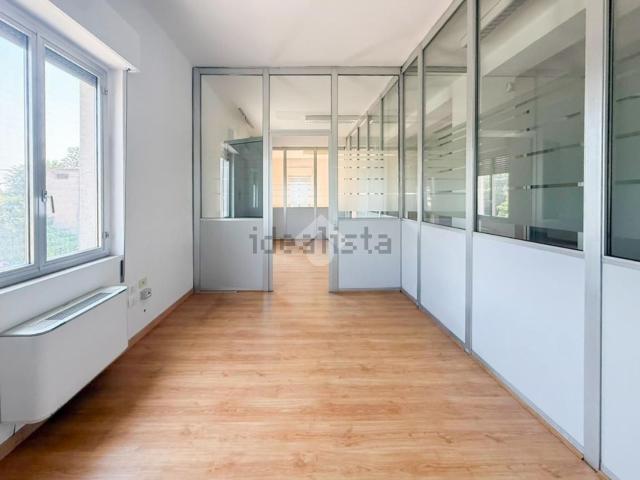 Capannone in affitto di 350 m² in Via Industriale, 28