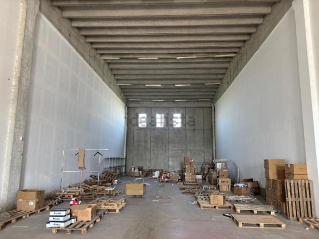 Capannone in affitto di 350 m² in Via matteucci, 15
