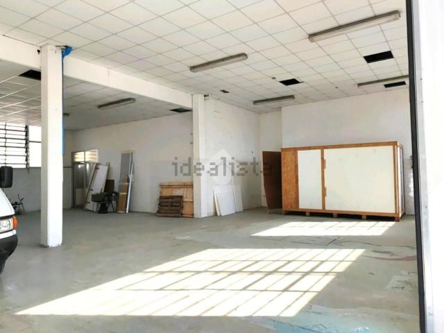 Capannone in affitto di 260 m² in Via Passo Buole