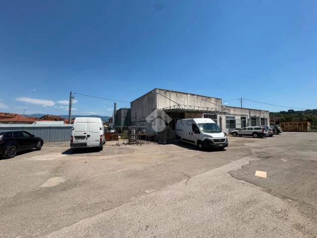 Capannone in affitto di 350 m² in Via Perelli, 18