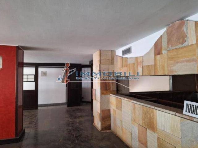 Capannone in affitto di 353 m² in Via Vittor Pisani