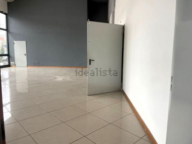 Capannone in affitto di 355 m²