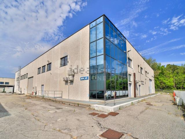 Capannone in affitto di 3571 m²