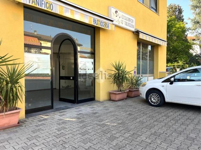 Capannone in affitto di 359 m² in Via Carlo Seganti