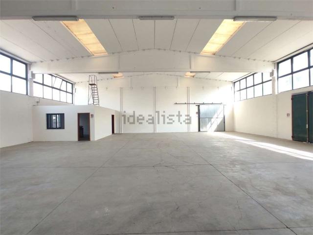 Capannone in affitto di 360 m² in Via Canaletto, 22