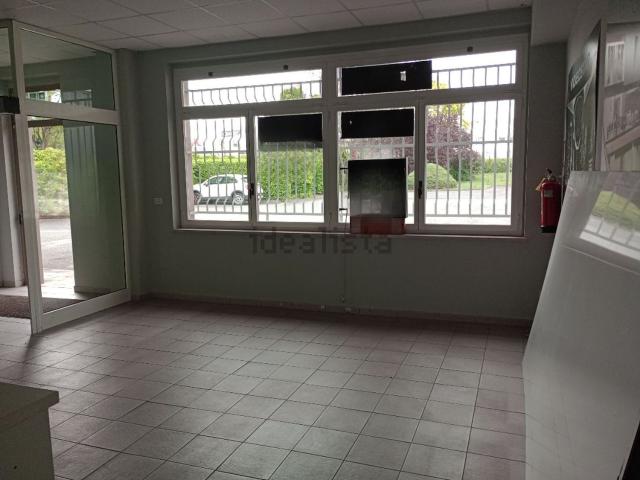 Capannone in affitto di 360 m² in Via Valle Po