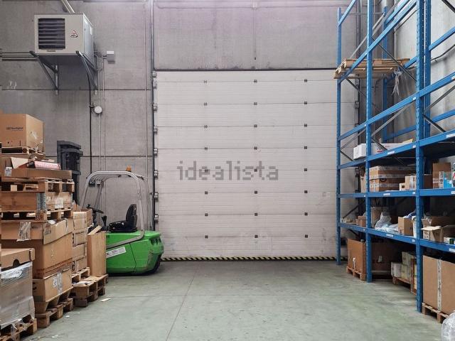 Capannone in affitto di 361 m² in Via Richard Wagner