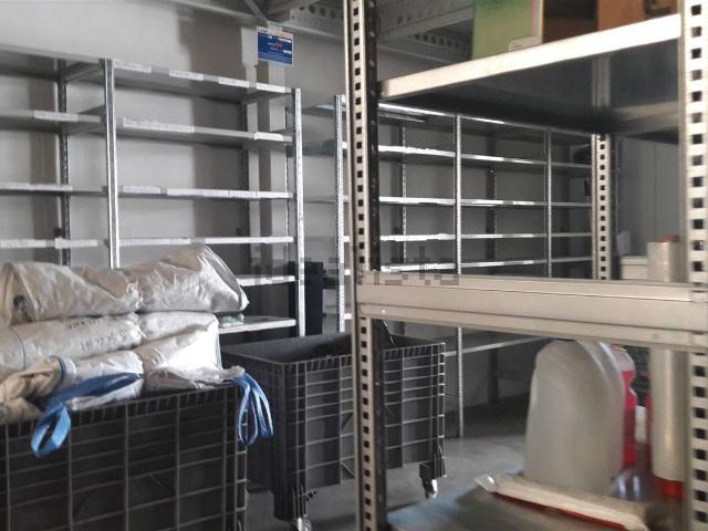 Capannone in affitto di 370 m²