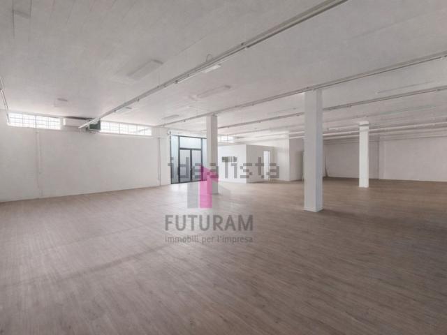 Capannone in affitto di 370 m² in Via Beato Arnaldo da Limena
