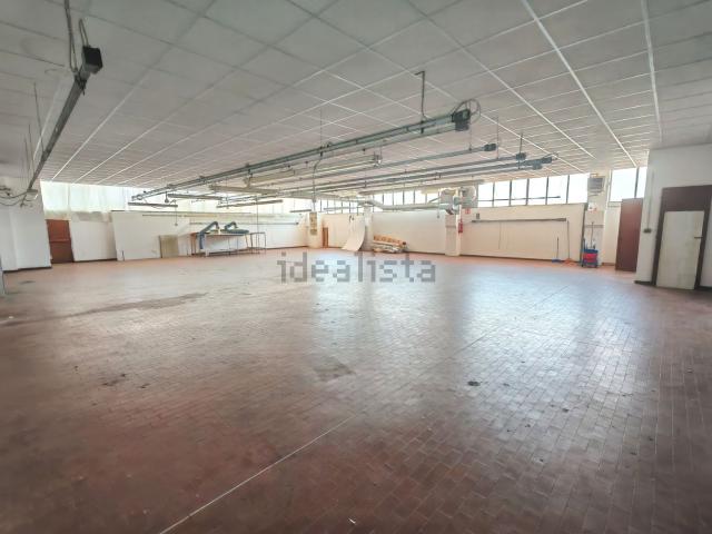 Capannone in affitto di 370 m² in Via Benozzo Gozzoli