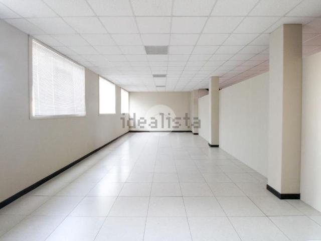 Capannone in affitto di 370 m² in Via Treviglio, 1