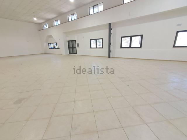 Capannone in affitto di 376 m² in Località Germaneto