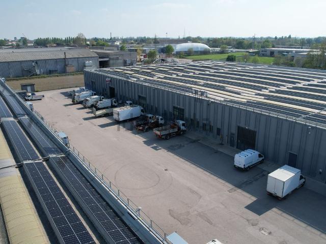 Capannone in affitto di 3800 m² in Via Francesco Luigi Ferrari, 15
