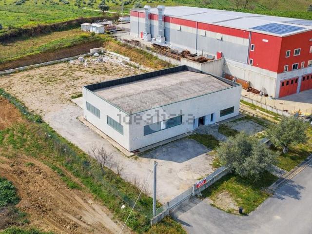 Capannone in affitto di 380 m²