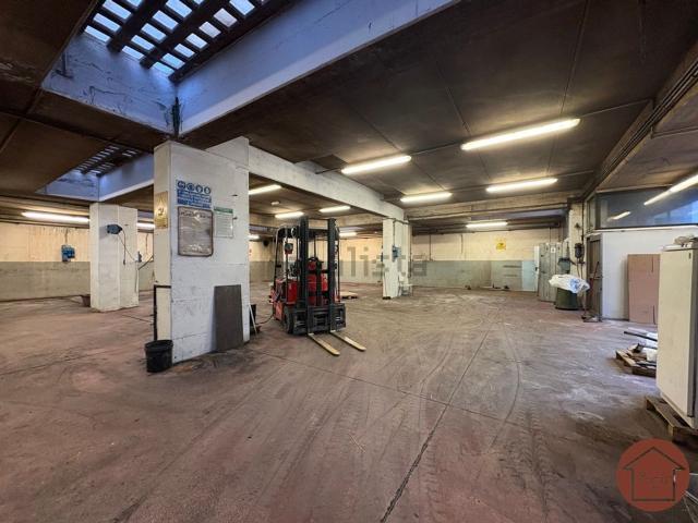 Capannone in affitto di 380 m² in Via Crespano