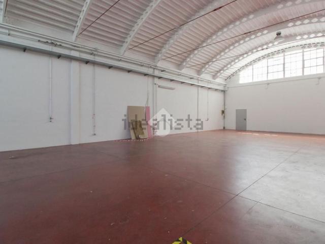Capannone in affitto di 380 m² in Via Giuseppe di Vittorio, 27