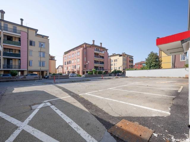 Capannone in affitto di 382 m² in Via Circondaria Sud, 213