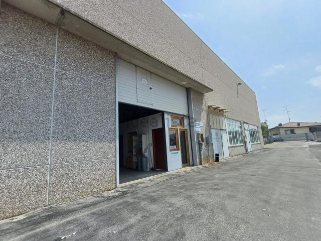 Capannone in affitto di 390 m²