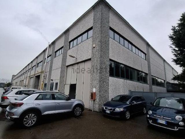 Capannone in affitto di 390 m² in Via Emilia Ovest