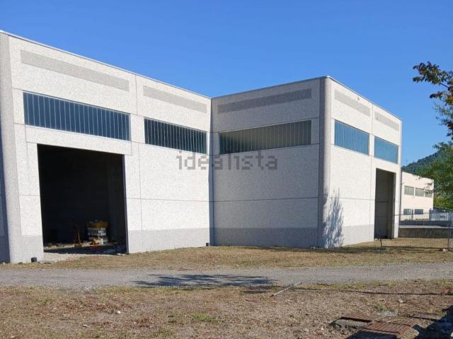 Capannone in affitto di 395 m² in Viale Caduti sul Lavoro, 25
