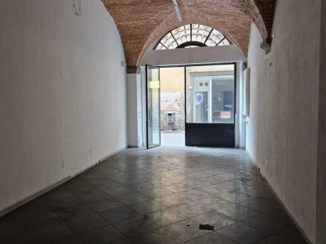 Capannone in affitto in via beccheria, Lucca