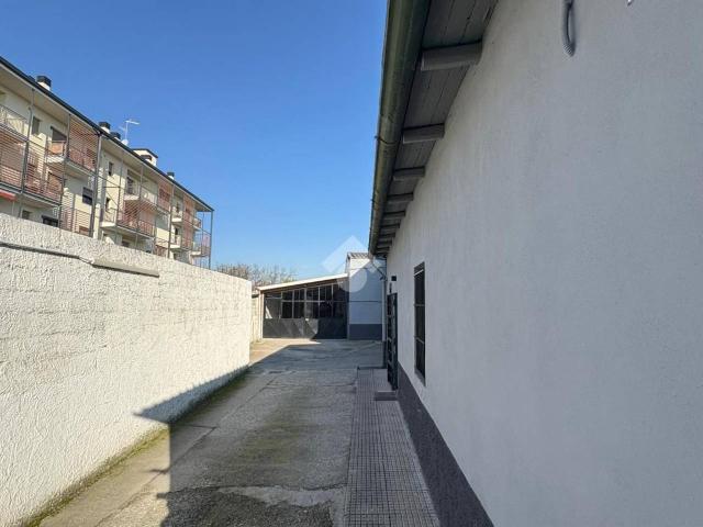 Capannone in vendita a Milano