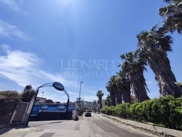 Capannone in vendita a Napoli