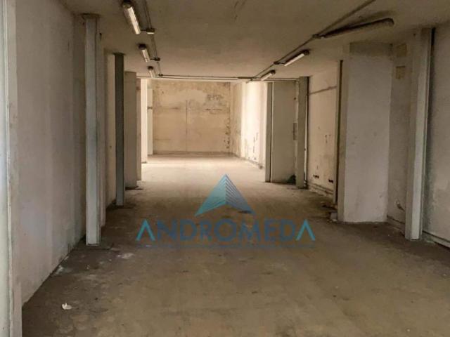 Palazzina commerciale in vendita a Napoli