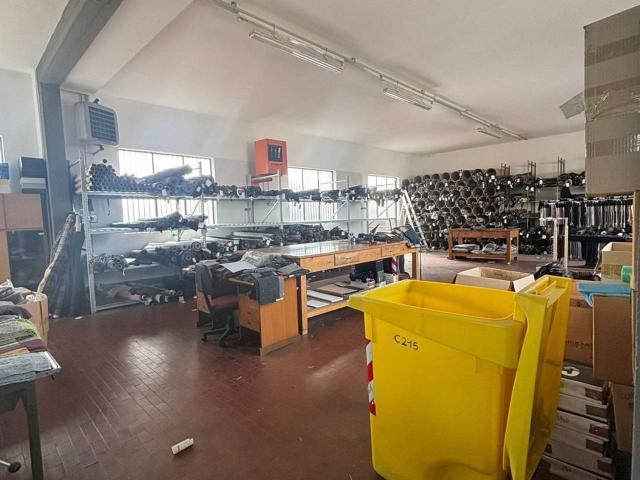 Capannone in vendita a Agliana