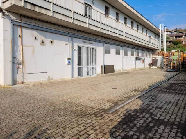 Capannone in vendita a Barzano'