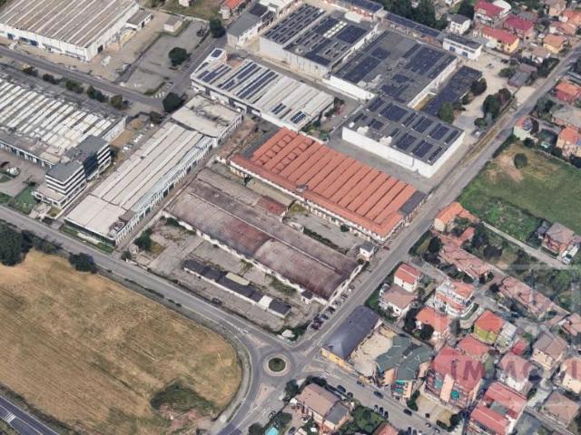Capannone in vendita a Bollate