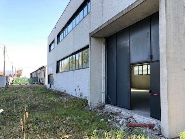 Capannone in vendita a Cabiate